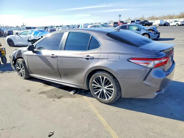 4T1B11HK2KU209250 2019 TOYOTA CAMRY - Image 2