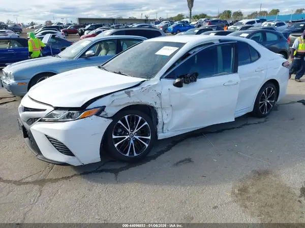 4T1B11HK2KU210253 2019 TOYOTA CAMRY - Image 2