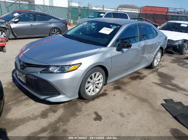 4T1B11HK2KU210382 2019 TOYOTA CAMRY - Image 2