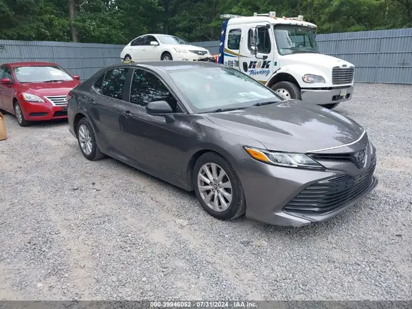 4T1B11HK2KU210561 2019 TOYOTA CAMRY - Image 1