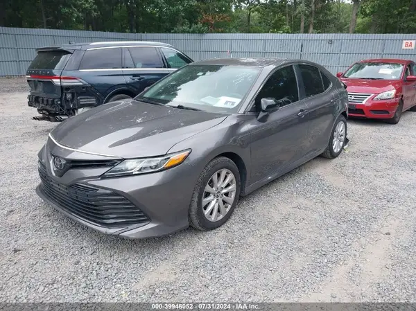 4T1B11HK2KU210561 2019 TOYOTA CAMRY - Image 2