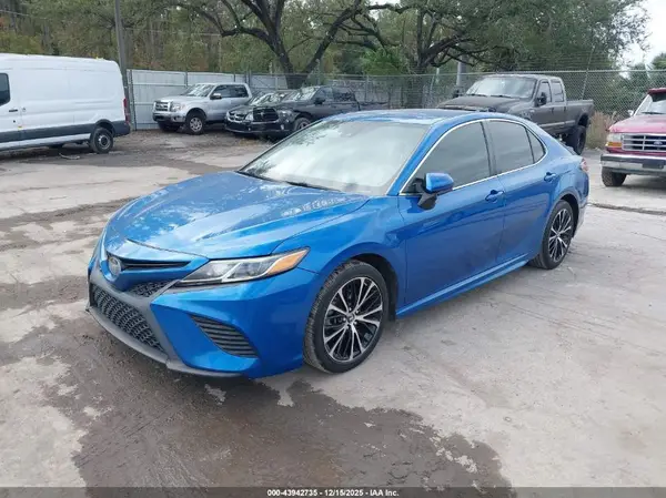 4T1B11HK2KU214304 2019 TOYOTA CAMRY - Image 2