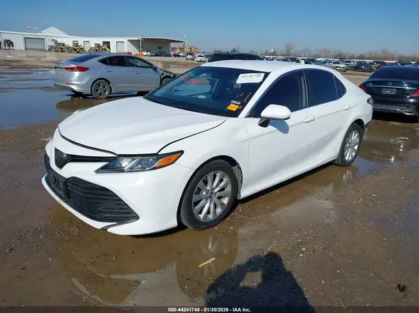 4T1B11HK2KU218983 2019 TOYOTA CAMRY - Image 2