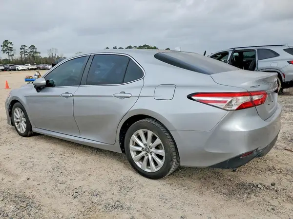 4T1B11HK2KU223357 2019 TOYOTA CAMRY - Image 2