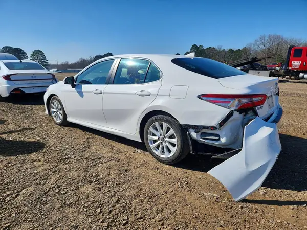 4T1B11HK2KU235007 2019 TOYOTA CAMRY - Image 2