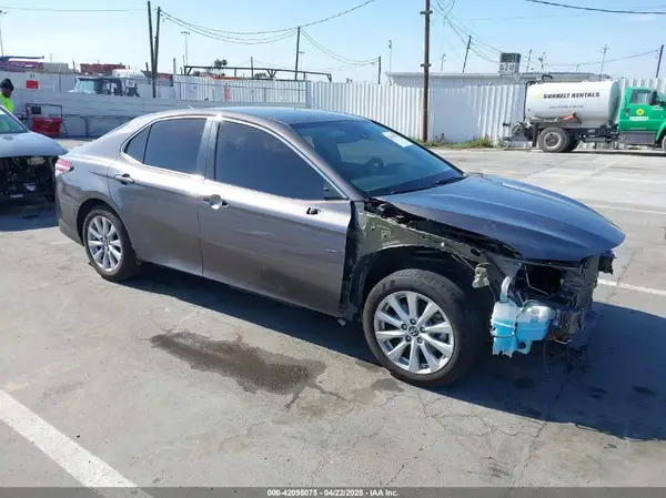 4T1B11HK2KU240465 2019 TOYOTA CAMRY - Image 1