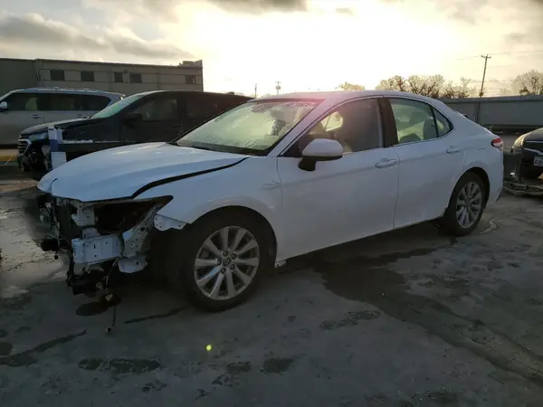 4T1B11HK2KU240871 2019 TOYOTA CAMRY - Image 1