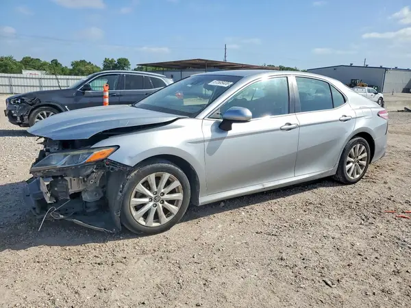 4T1B11HK2KU241017 2019 TOYOTA CAMRY - Image 1