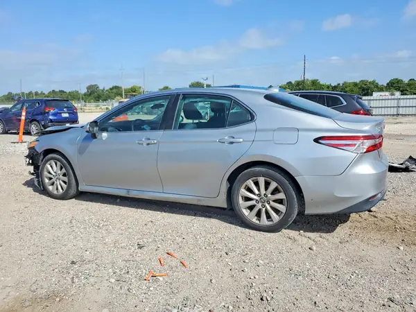 4T1B11HK2KU241017 2019 TOYOTA CAMRY - Image 2
