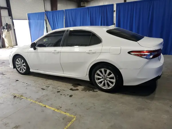 4T1B11HK2KU242023 2019 TOYOTA CAMRY - Image 2
