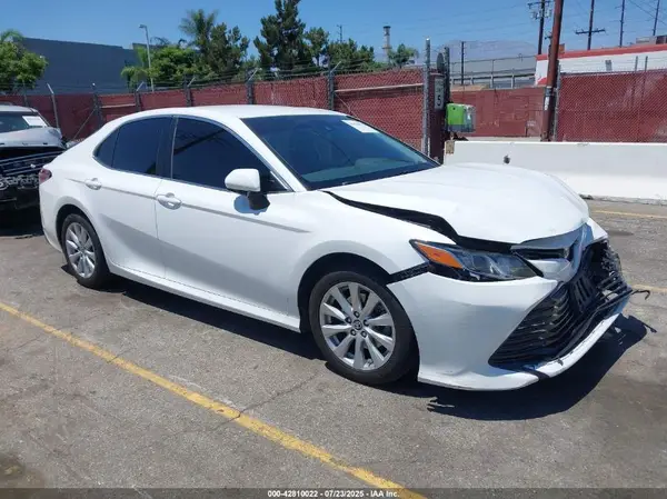 4T1B11HK2KU242085 2019 TOYOTA CAMRY - Image 1