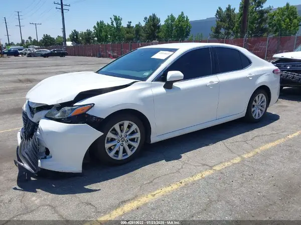 4T1B11HK2KU242085 2019 TOYOTA CAMRY - Image 2
