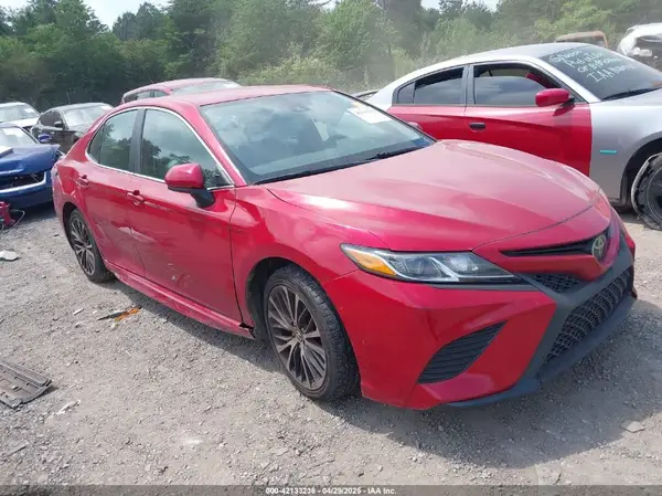 4T1B11HK2KU258111 2019 TOYOTA CAMRY - Image 1
