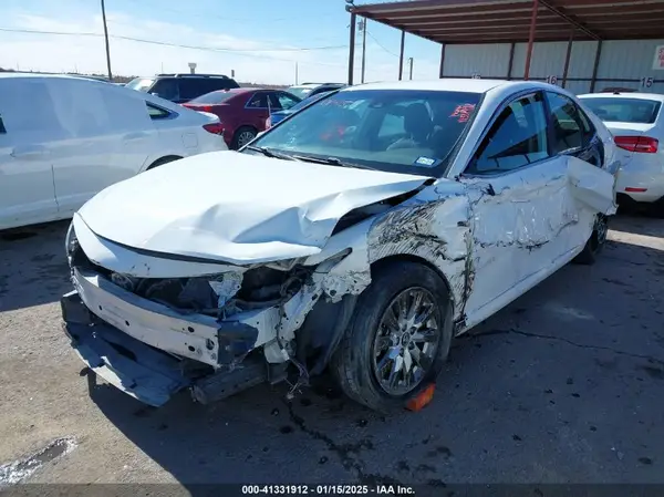 4T1B11HK2KU258285 2019 TOYOTA CAMRY - Image 2