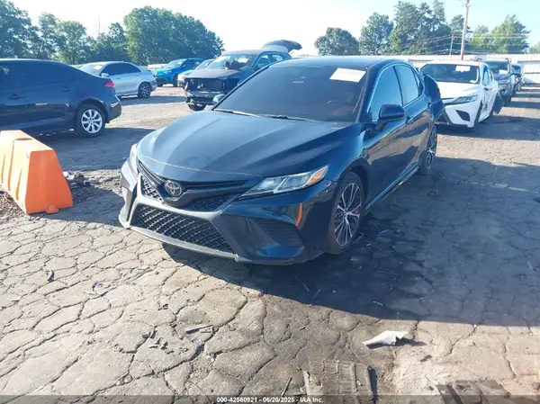 4T1B11HK2KU258741 2019 TOYOTA CAMRY - Image 2