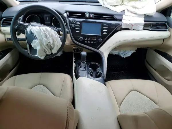 4T1B11HK2KU261753 2019 TOYOTA CAMRY - Image 8