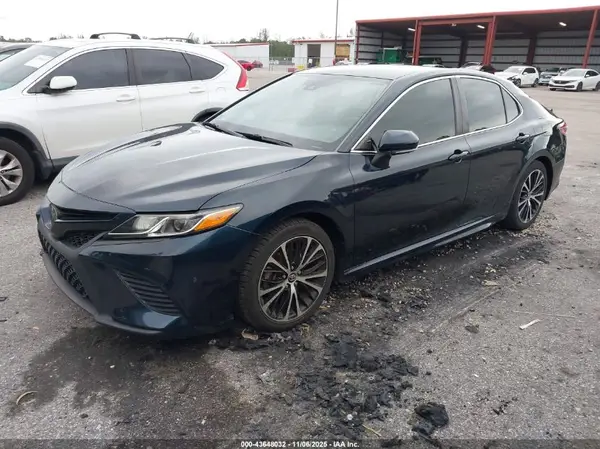 4T1B11HK2KU261977 2019 TOYOTA CAMRY - Image 2