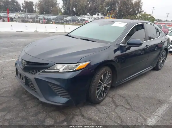 4T1B11HK2KU263082 2019 TOYOTA CAMRY - Image 2