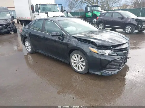 4T1B11HK2KU263910 2019 TOYOTA CAMRY - Image 1