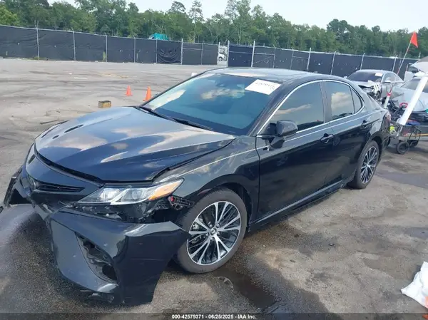 4T1B11HK2KU268136 2019 TOYOTA CAMRY - Image 2