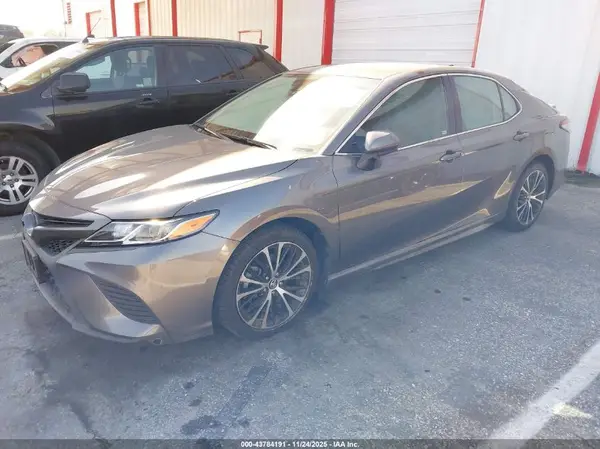 4T1B11HK2KU272610 2019 TOYOTA CAMRY - Image 2