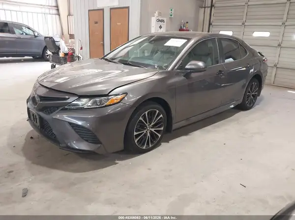 4T1B11HK2KU276303 2019 TOYOTA CAMRY - Image 2