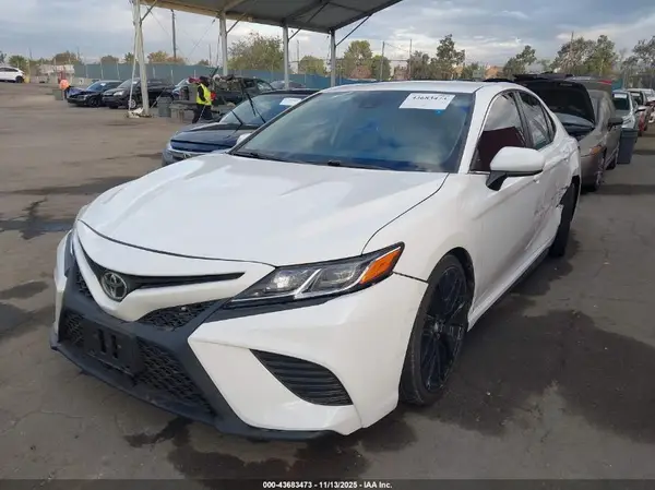 4T1B11HK2KU279900 2019 TOYOTA CAMRY - Image 2