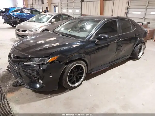 4T1B11HK2KU281193 2019 TOYOTA CAMRY - Image 2