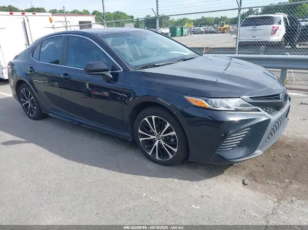 4T1B11HK2KU281694 2019 TOYOTA CAMRY - Image 1