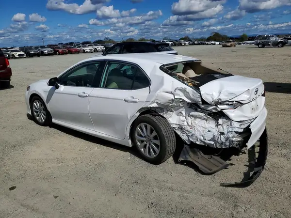 4T1B11HK2KU283879 2019 TOYOTA CAMRY - Image 2
