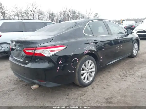 4T1B11HK2KU284045 2019 TOYOTA CAMRY - Image 2