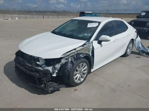 4T1B11HK2KU291044 2019 TOYOTA CAMRY - Image 2