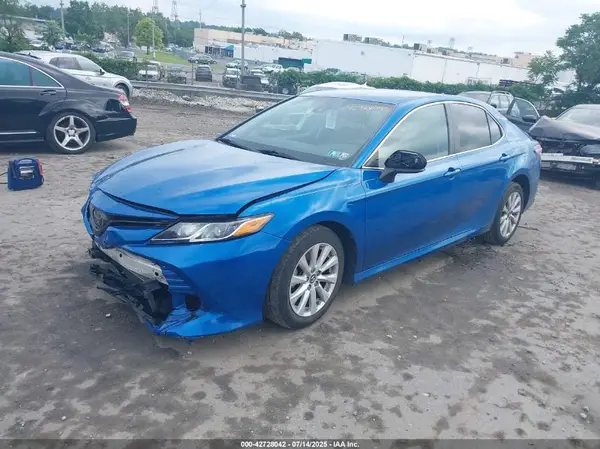 4T1B11HK2KU300020 2019 TOYOTA CAMRY - Image 2