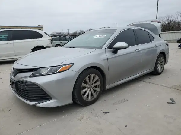 4T1B11HK2KU680105 2019 TOYOTA CAMRY - Image 1