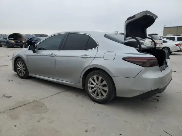 4T1B11HK2KU680105 2019 TOYOTA CAMRY - Image 2