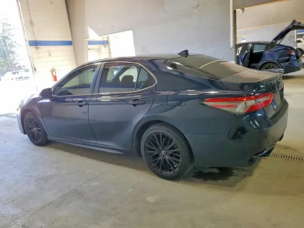 4T1B11HK2KU680413 2019 TOYOTA CAMRY - Image 2