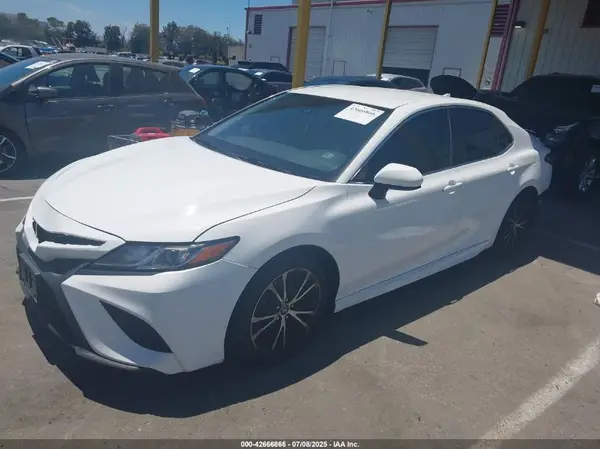 4T1B11HK2KU689001 2019 TOYOTA CAMRY - Image 2