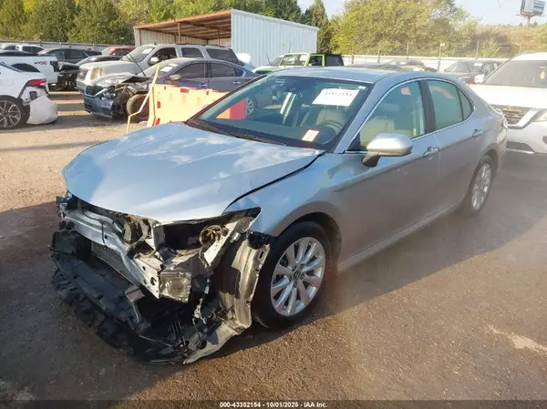 4T1B11HK2KU693548 2019 TOYOTA CAMRY - Image 2