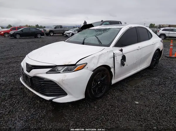 4T1B11HK2KU695588 2019 TOYOTA CAMRY - Image 2