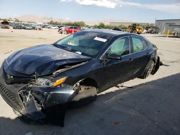 4T1B11HK2KU699883 2018 TOYOTA CAMRY - Image 1