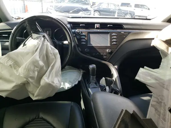 4T1B11HK2KU699883 2018 TOYOTA CAMRY - Image 8