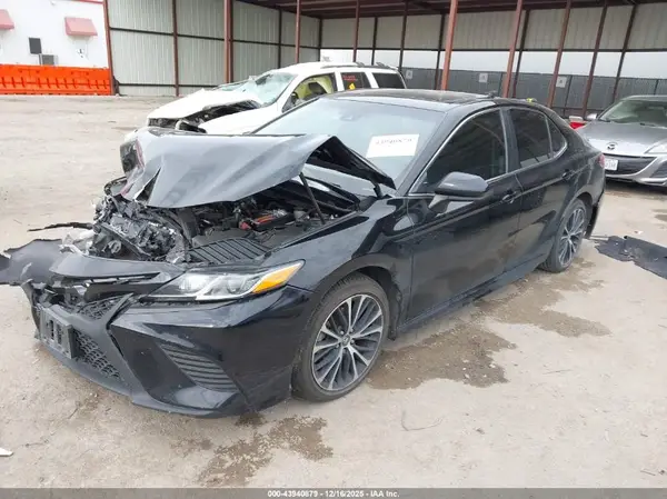 4T1B11HK2KU701423 2019 TOYOTA CAMRY - Image 2