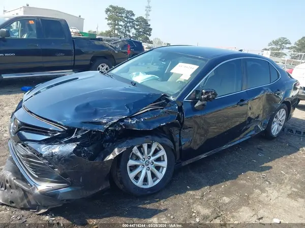 4T1B11HK2KU703737 2019 TOYOTA CAMRY - Image 2