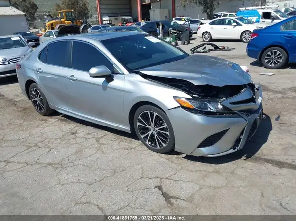 4T1B11HK2KU710252 2019 TOYOTA CAMRY - Image 1