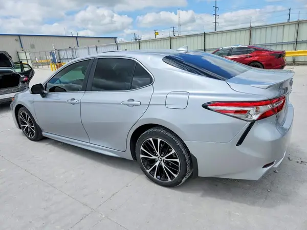 4T1B11HK2KU711112 2019 TOYOTA CAMRY - Image 2