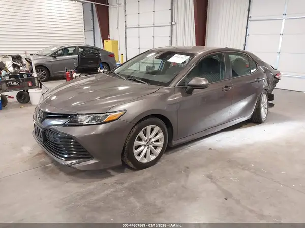 4T1B11HK2KU711904 2019 TOYOTA CAMRY - Image 2