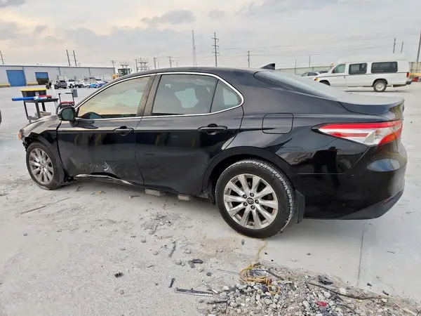 4T1B11HK2KU712521 2019 TOYOTA CAMRY - Image 2