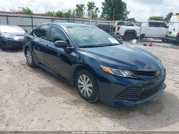 4T1B11HK2KU713944 2019 TOYOTA CAMRY - Image 1