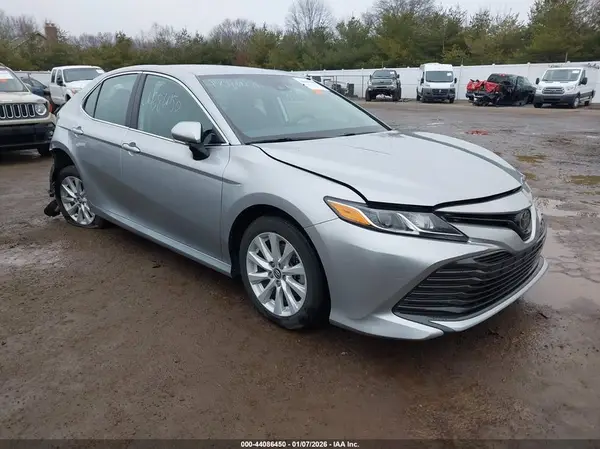 4T1B11HK2KU719033 2019 TOYOTA CAMRY - Image 1