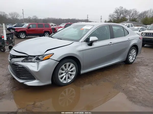 4T1B11HK2KU719033 2019 TOYOTA CAMRY - Image 2